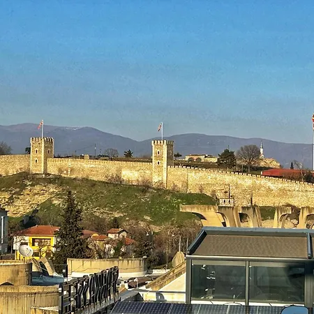 Square Lux סקופיה