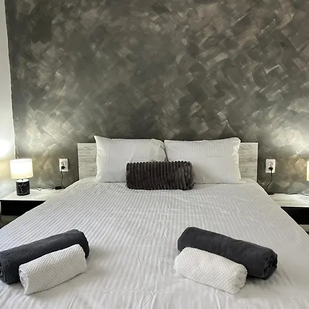 דירה Square Lux סקופיה